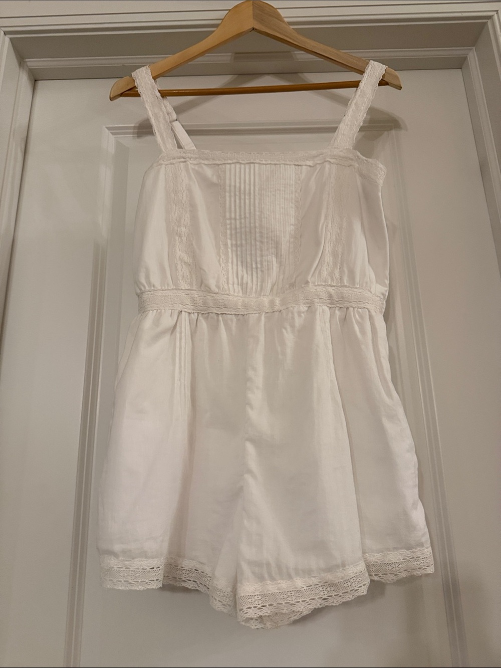 Abercrombie & Fitch Women’s White Lace-Trim Romper - XS NWT